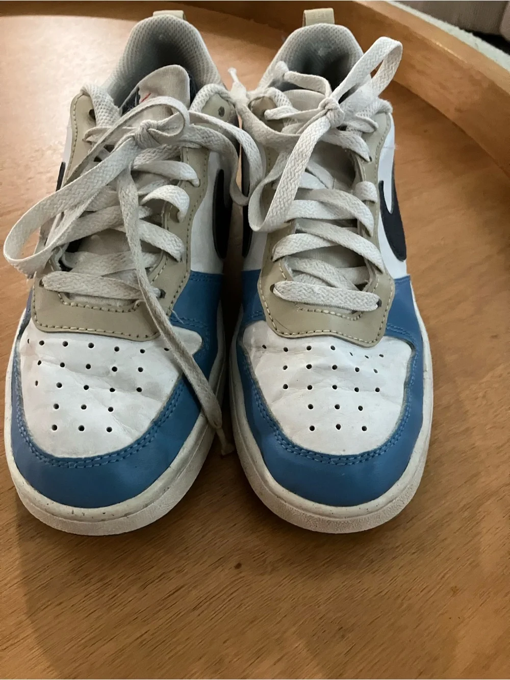 Nike Kids Low-Top Sneakers in White, Blue, Red, Black